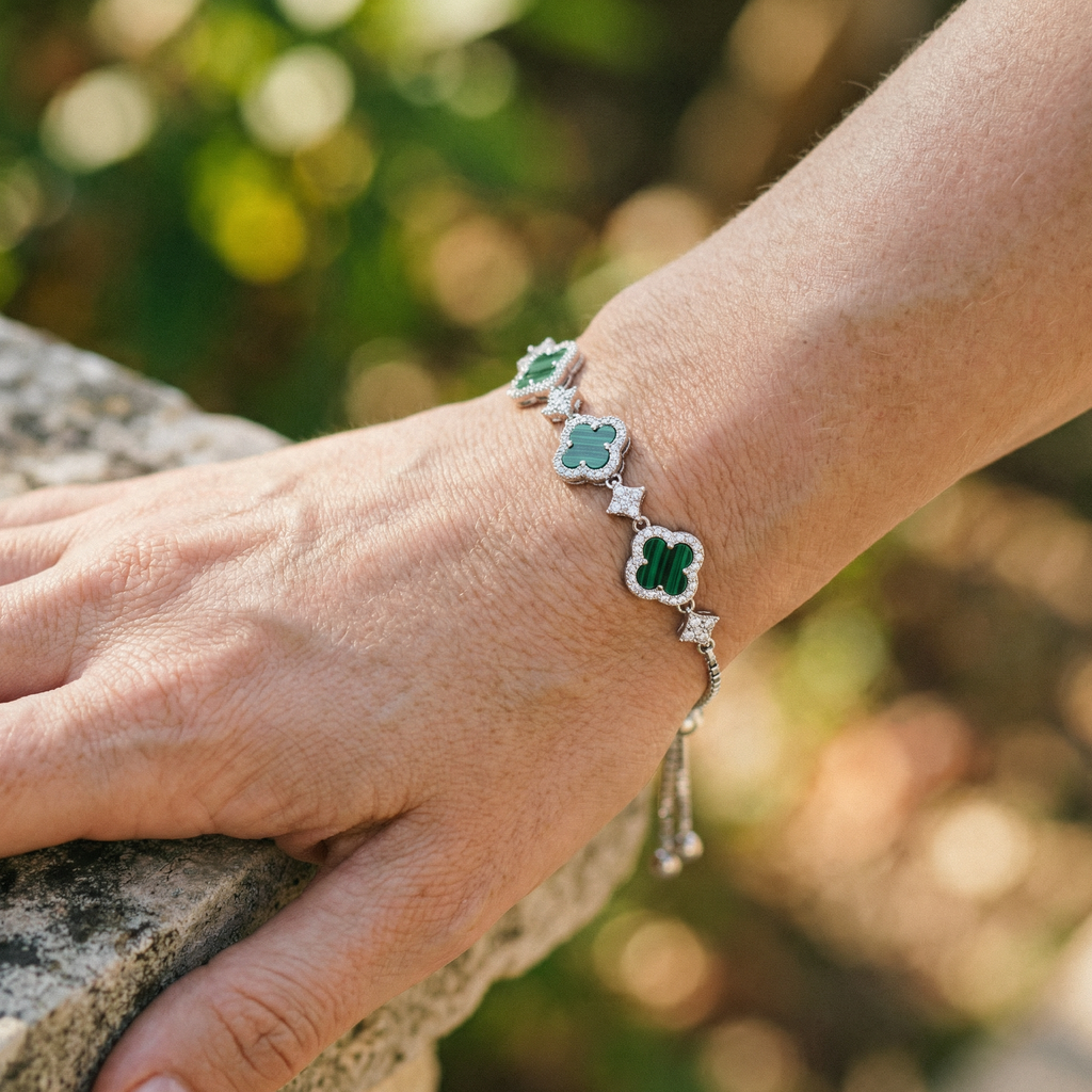 Trebol bracelet with zircons